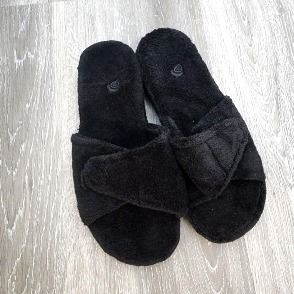 Acorn Cozy Black Fuzzy Slippers Size 6.5-7.5